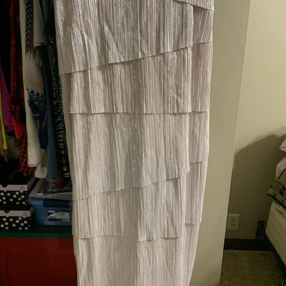 Beautiful Dillards dress never worn - Picture 2 of 4